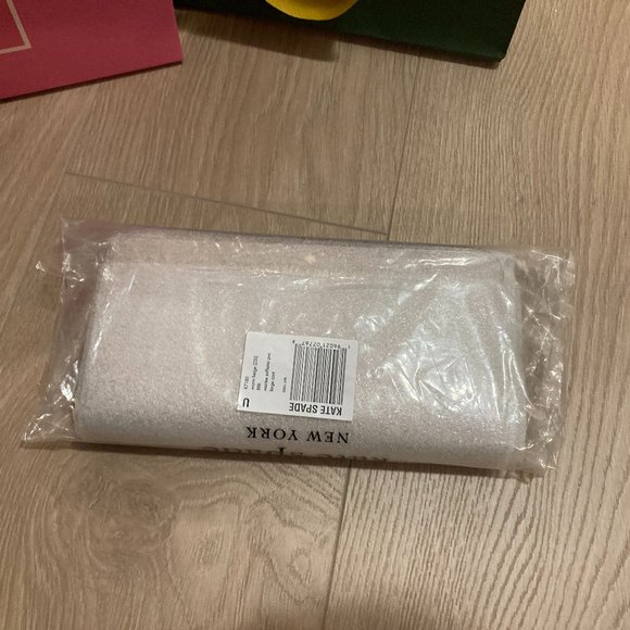 Nude Kate Spade Wallet - Picture 4 of 4